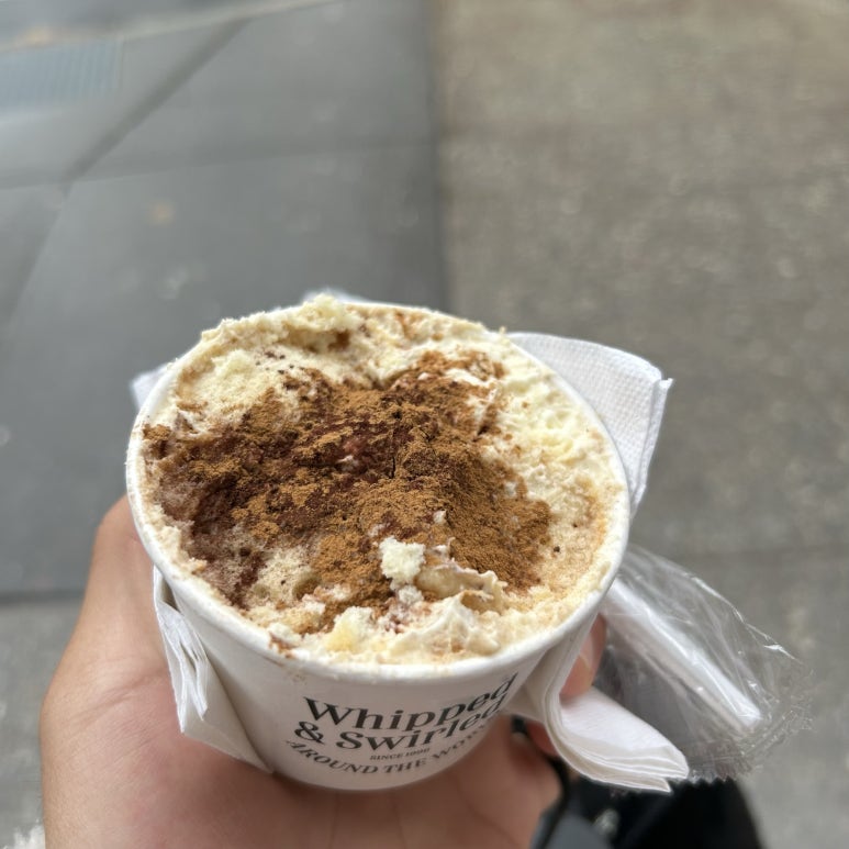 밥을 먹고 맨해튼 아래쪽에 있는 Bleecker Playground 근처로 왔다.