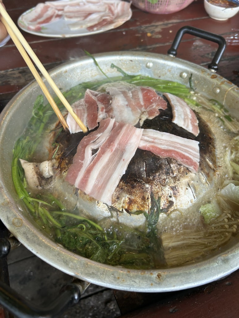 메뉴는 삼겹살과 김치볶음밥!