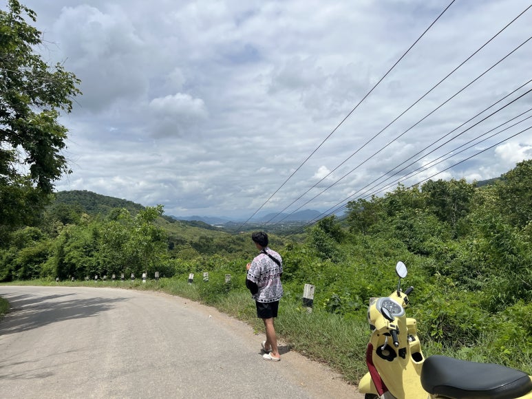 다시 숙소로 돌아가던 중 내려서 사진을 찍었다.