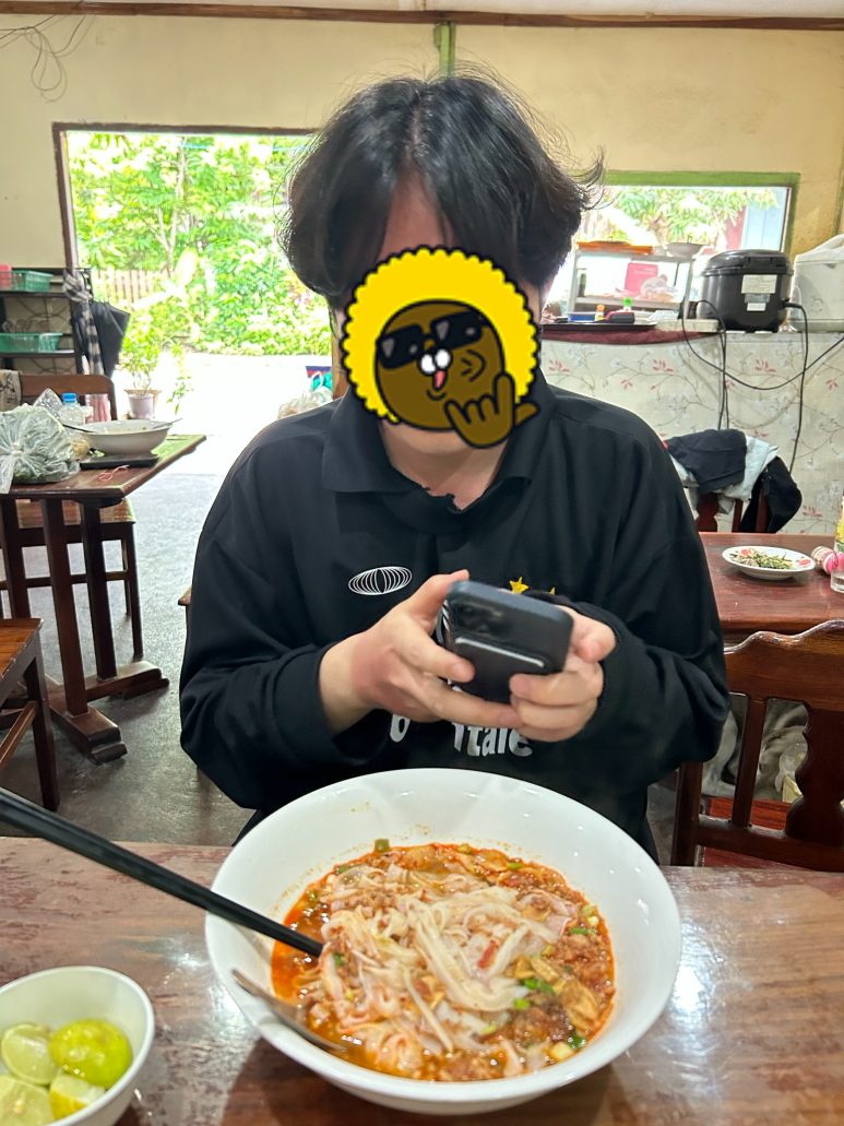 아침에 일어나서 해장을 하러 나왔다.