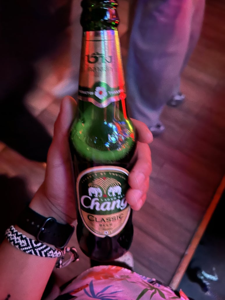 어제랑 다르게 이번엔 맥주를 마셨다.