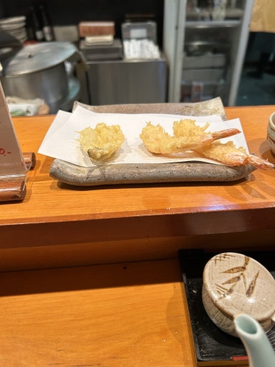 추운 건 추운 거고 음식 부수러 다시 나왔다.