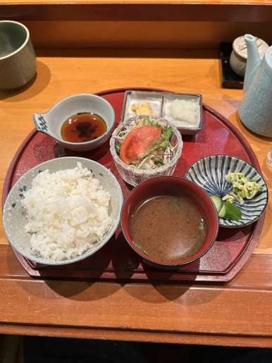 추운 건 추운 거고 음식 부수러 다시 나왔다.