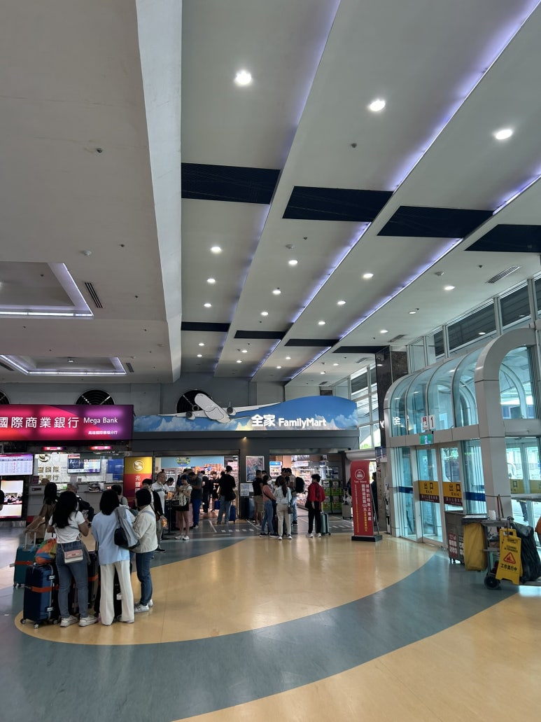 입국 심사를 하고 밖으로 나오면 대만 여행 지원금 가챠를 하는데 예상대로 안되더라&hellip;&hellip;