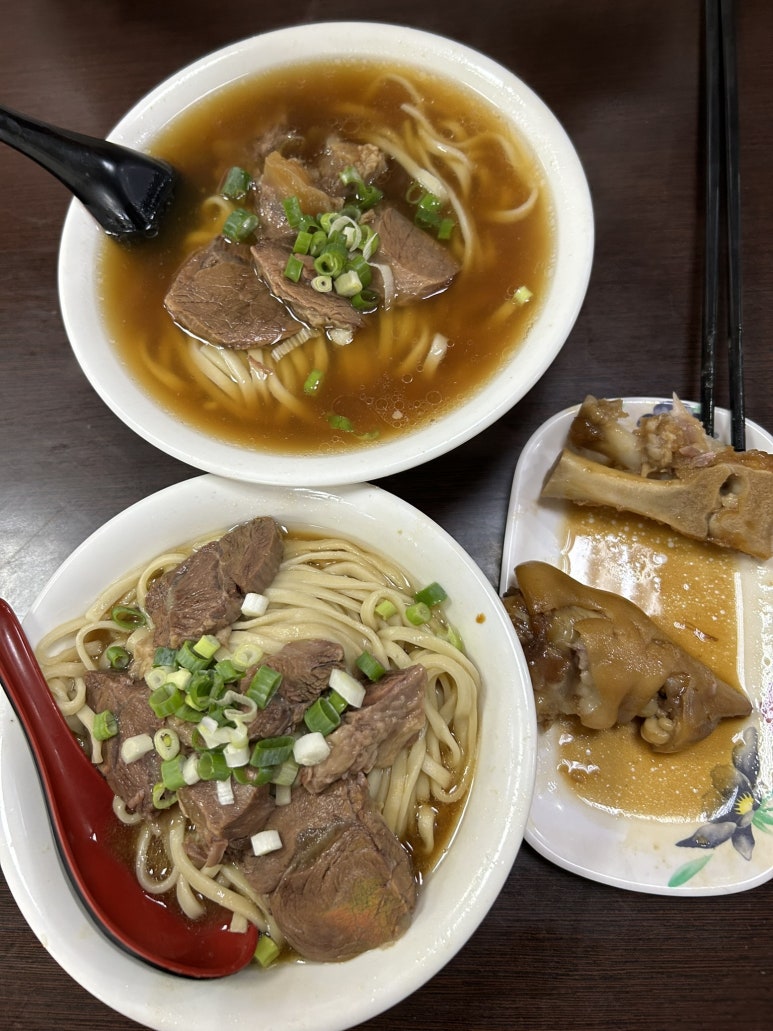 저녁으로는 우육면을 먹으러 왔다.