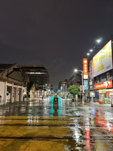 그냥 돌아가기 아쉬워서 보얼예술특구 를 걸어 다녔다.
