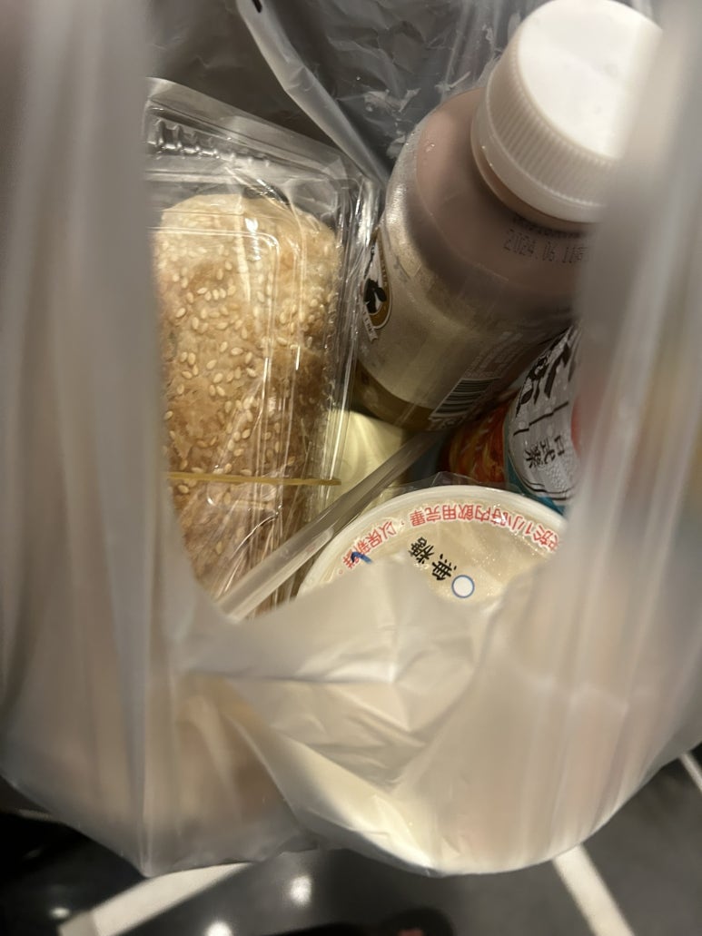 흥륭거 라는 식당에서 아침을 샀다.