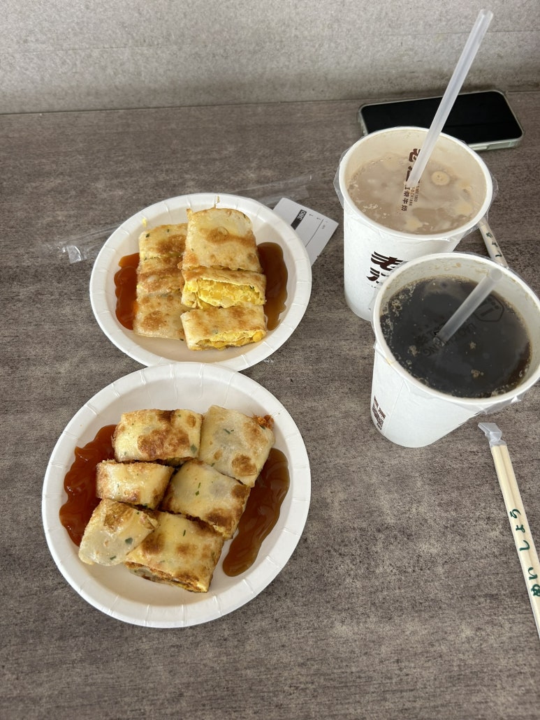 오믈렛이 진짜 맛있다.