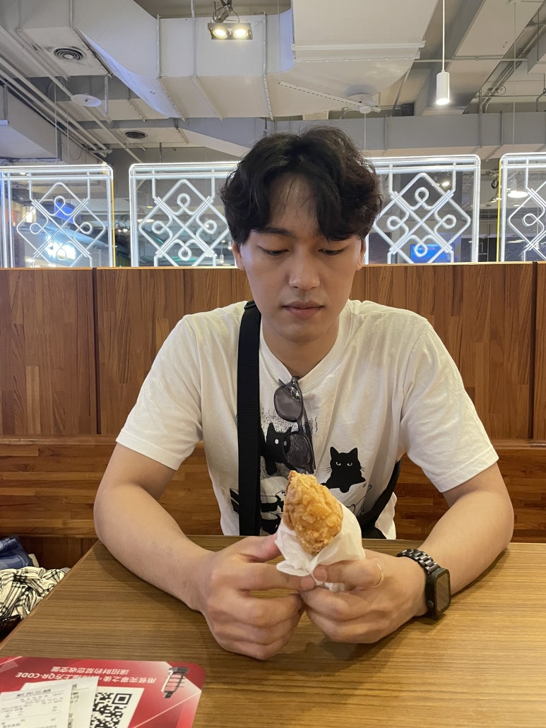 그리고 대만은 치킨이 맛있다는 소리를 들어서 대만 첫날부터 자꾸 치킨을 찾았는데 결국 하나 사 먹었다.