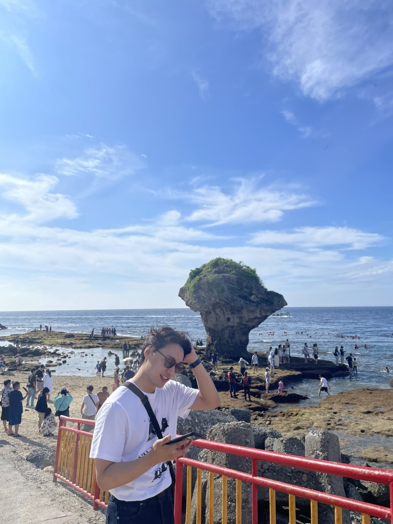 저기 유명한 바위가 있다.