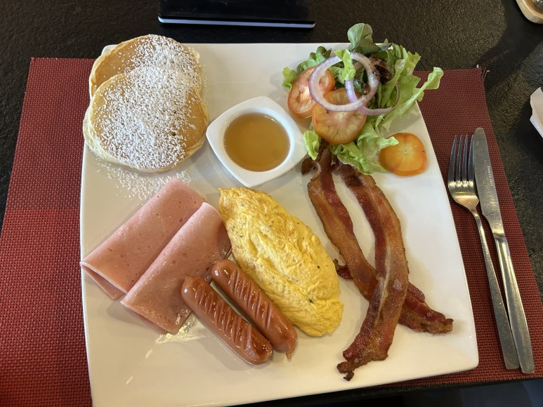 조식 옵션은 여러 가지 있었는데 그나마 제일 맛있어 보이는 걸로 시켰다.