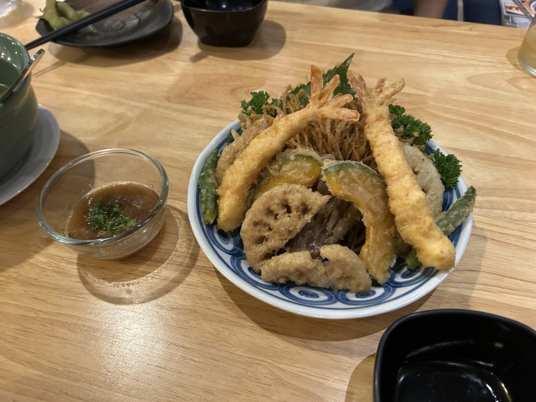 저녁은 일식을 먹으러 왔다.