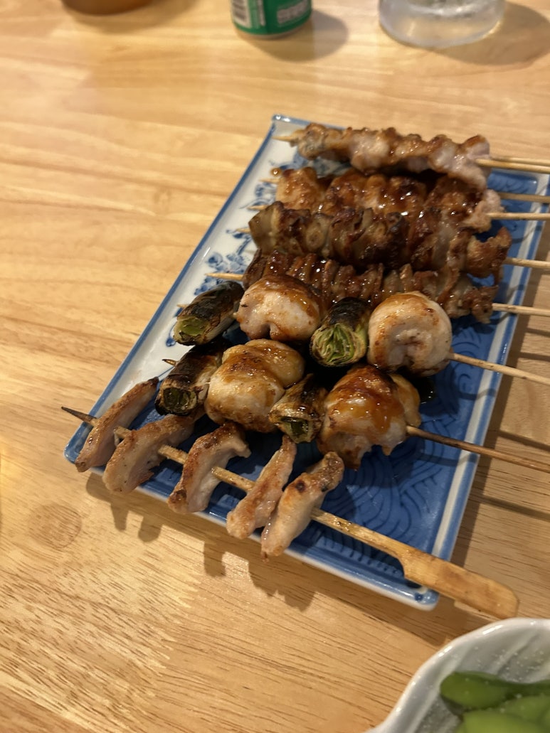 안주로 야키토리까지 먹었다.