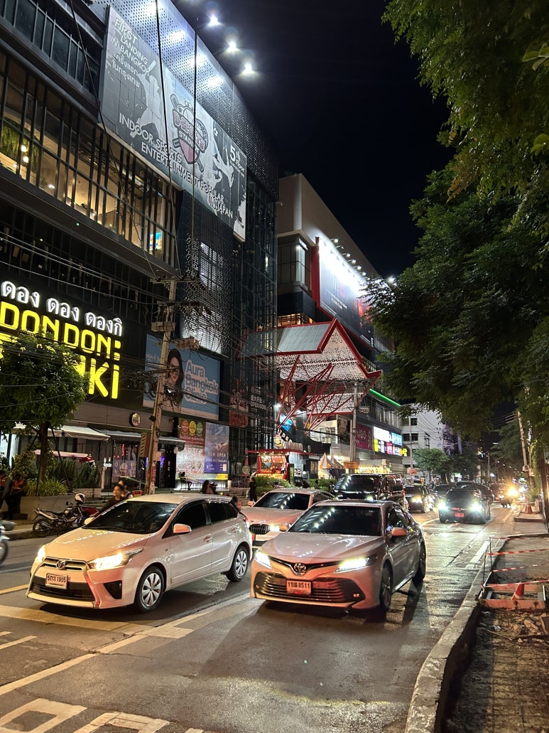 통러 지역에 돈키호테가 있다고 해서 가봤다.