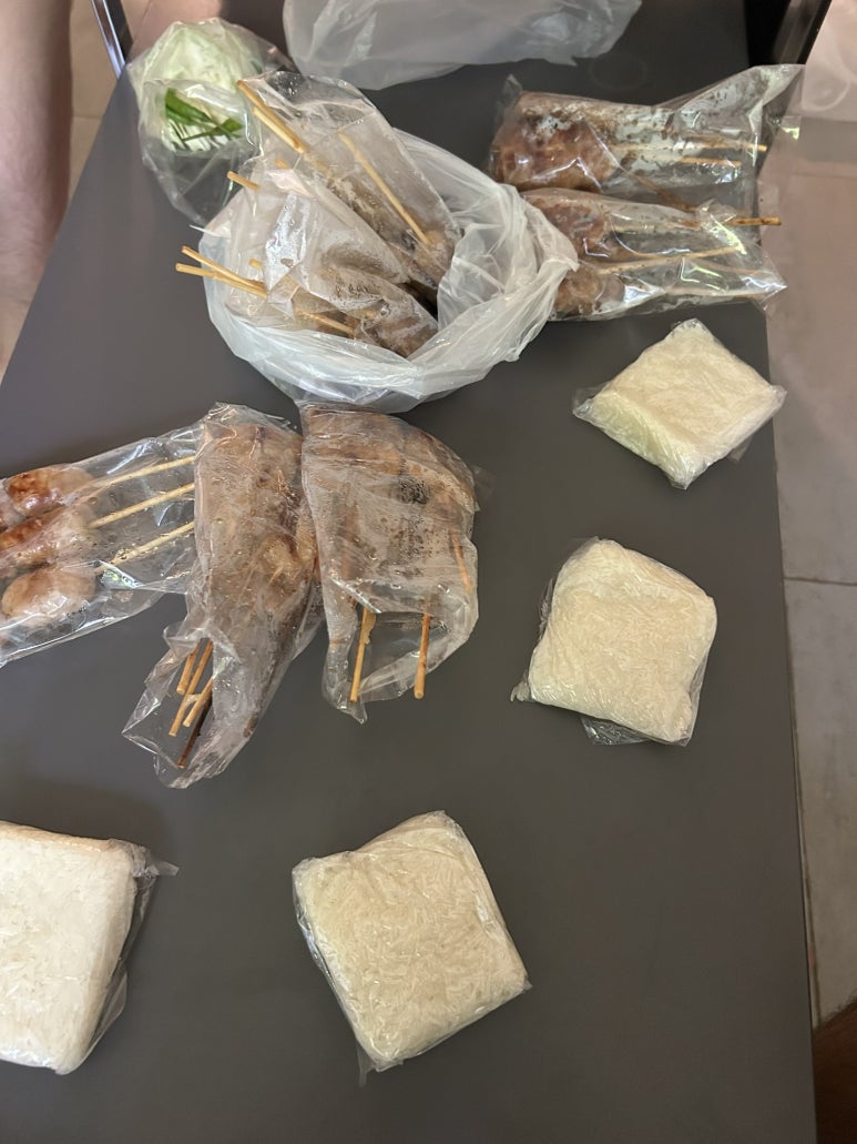 16일 아침은 또 배달음식으로 먹었다.