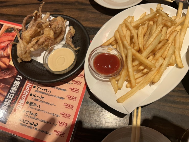 저녁은 좀 별로고 그냥 근처 이자카야에 가서 간단한 안주와 맥주를 마셨다.