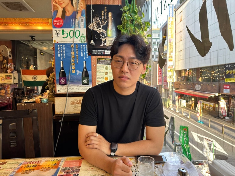 왜 일본까지 와서 인도인이 만든 카레 먹냐는 불신의 눈동자