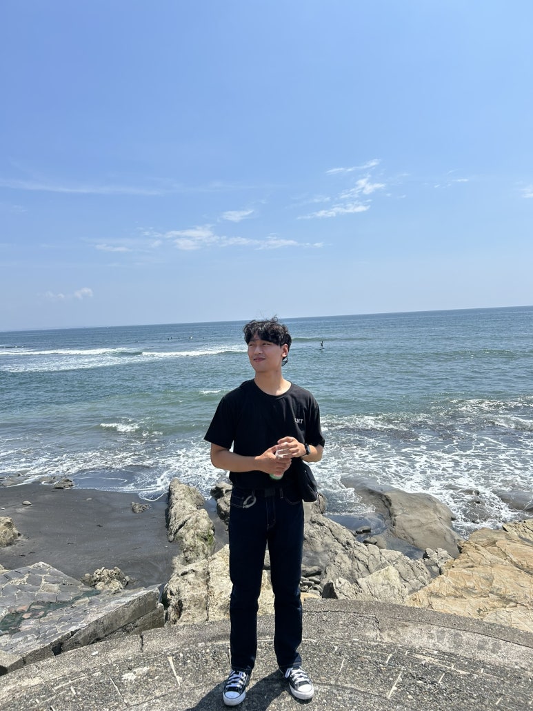 저기요 선생님 위에서 찍으면 가뜩이나 짧은 몸뚱어리 더 짧아 보이는데&hellip;