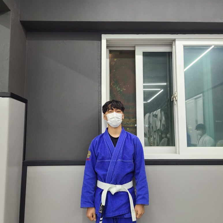 21년도 5월에 찍은 제 사진입니다.