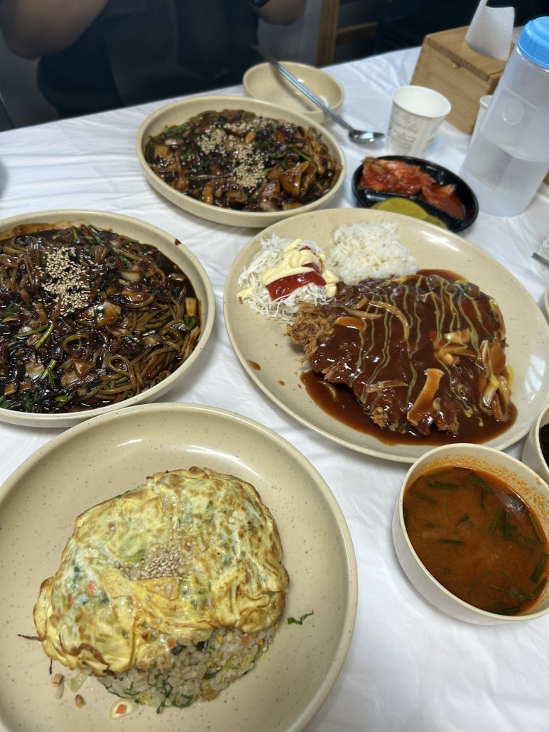 그래도 다음날 일어나서 군산에 기라성이라는 중국집에 갔어요