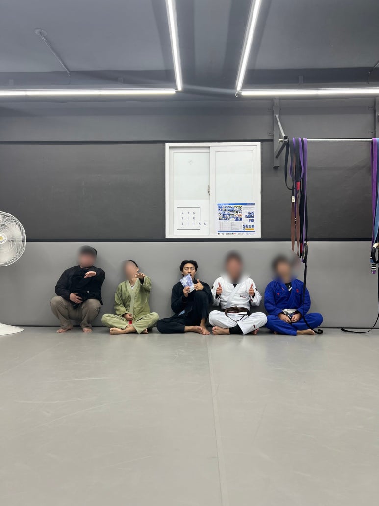 부딪혀서 입술 터짐
