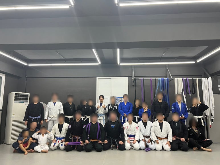 주짓수를 가서 승급도 합니다.