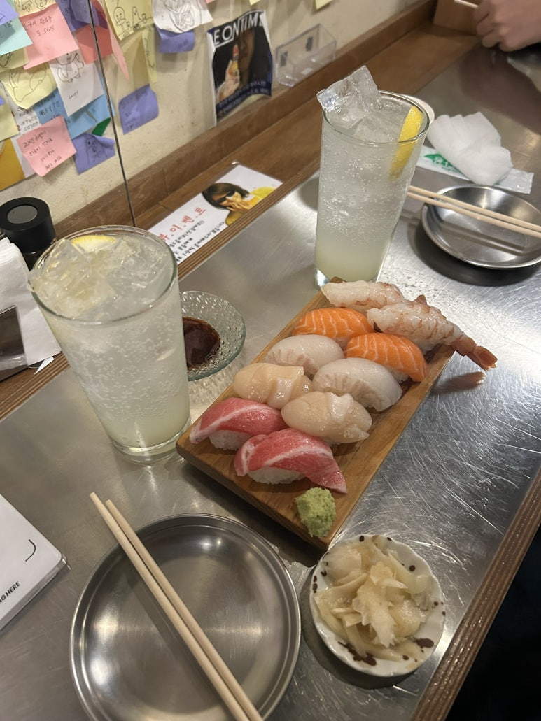 그리고 다양한 친구, 지인들을 만나며 맛집 도장 깨기도 진행 중입니다.