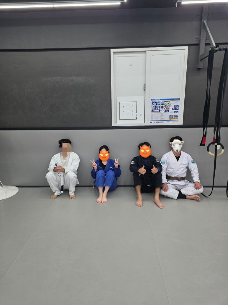 범죄자 아니고 운동 끝나고 사진입니다