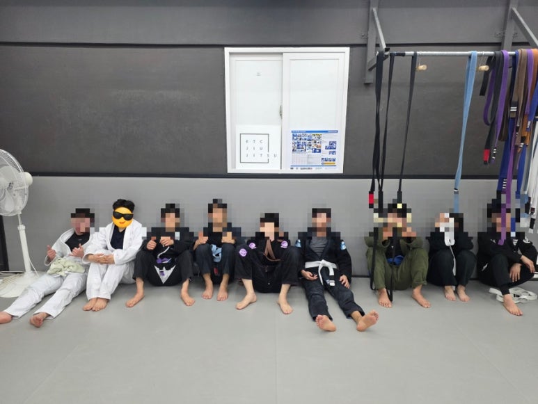 범죄자 아니고 운동 끝나고 사진입니다