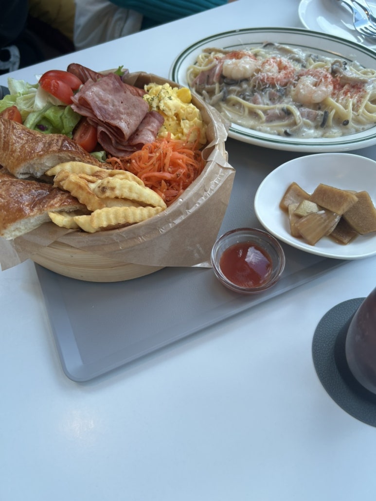 ์์นจ์ผ๋ก ๋ธ๋ฐ์น๋ฅผ ๋จน๊ณ ์ถ๋ค ํ์
์ ์ด์ฌํ ์ฐพ์์ ์๋๋ฐ ๋ง์ ๋ค ๋จน๊ณ ๋๋ ๋ณ๋ก๋ผ๊ณ ํ์ด์