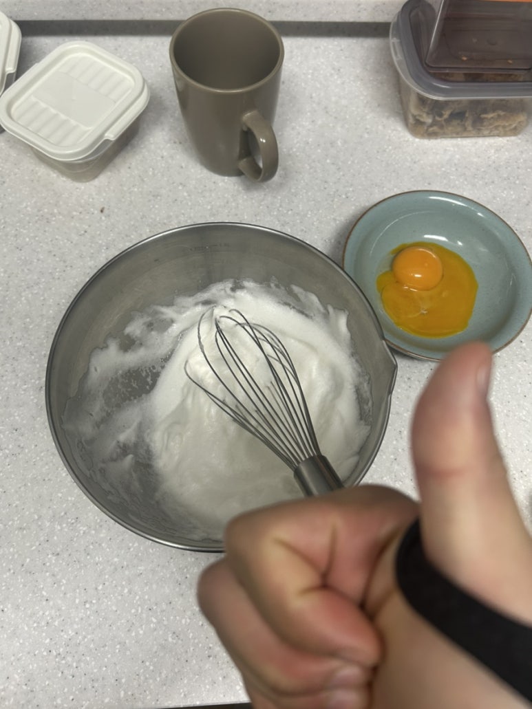 백수 시절에 새벽에 일어나서 갑자기 머랭이 치고 싶었어요