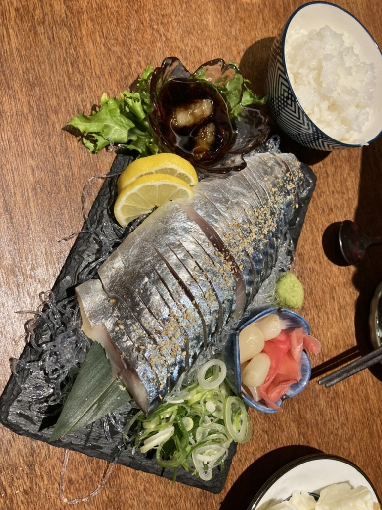 같이 나온 밥이랑 초밥처럼 먹으니까 더 맛있어요