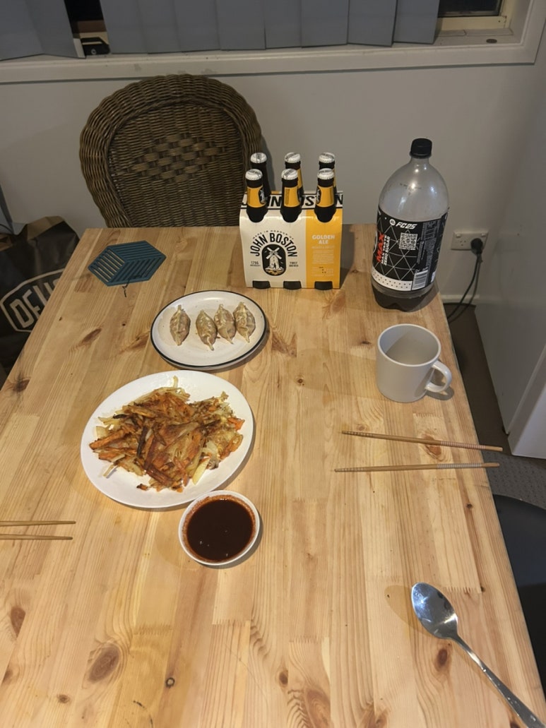 저녁에는 겐야랑 둘이서 집에서 맥주 한잔하면서 우리끼리 파티를 했어요