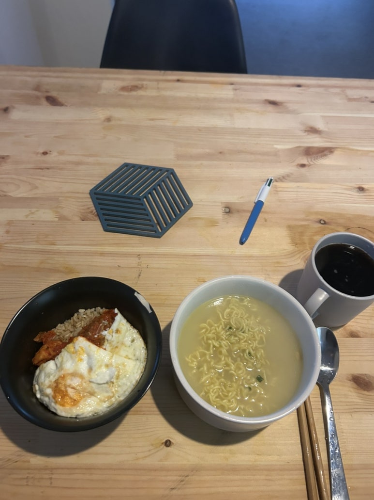 닭갈비 비빔밥에 사리곰탕도 먹어주고
