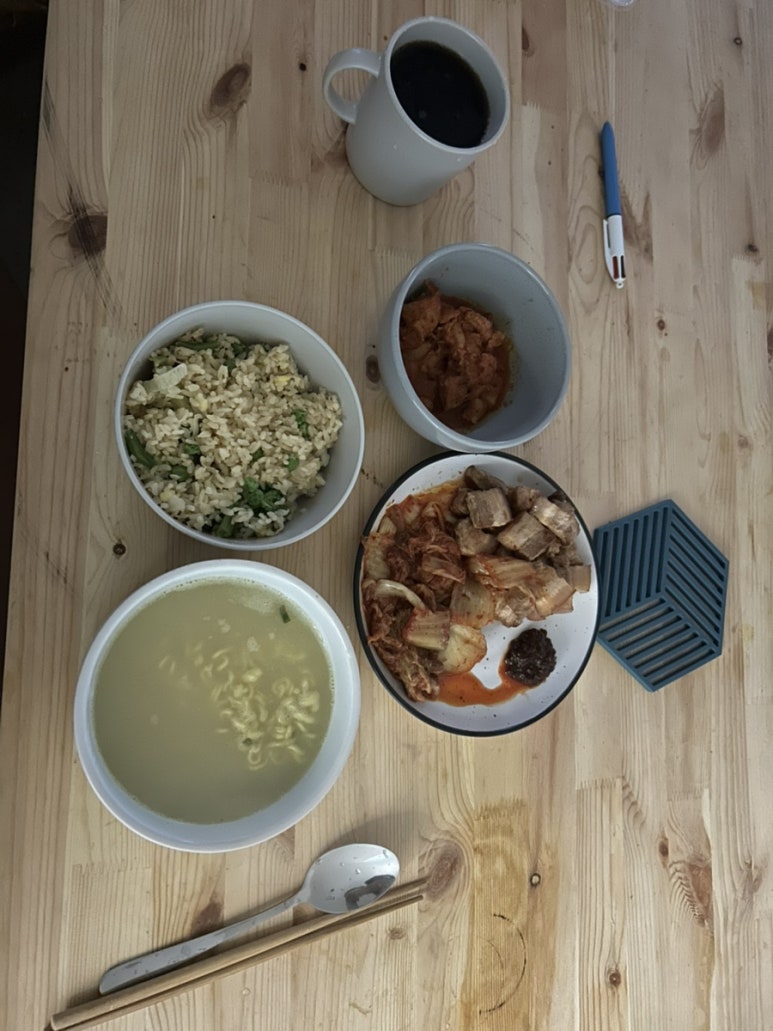 밥도 엄청 많이 먹죠?