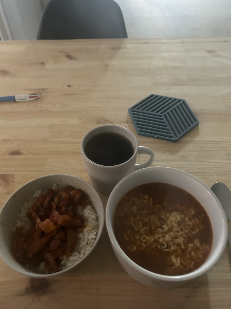 이렇게 제육 덮밥에 부대찌개 라면
