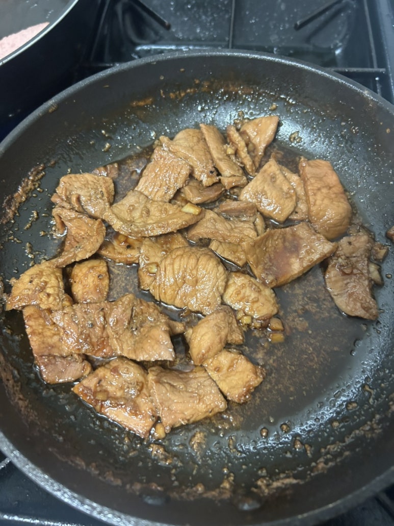 그리고 집에 와서 맛나게 돼지갈비를 해 먹었답니다