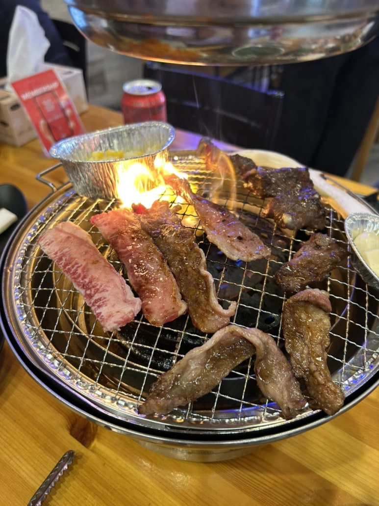 주말에는 이츠산 이라는 곳에 가서 밥을 먹었어요