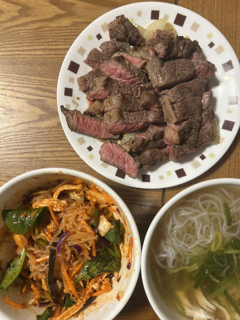 요즘 운동도 열심히 하고 탄수화물도 줄이는 중인데 왜 가끔 고기 땡기는 날 있잖아요