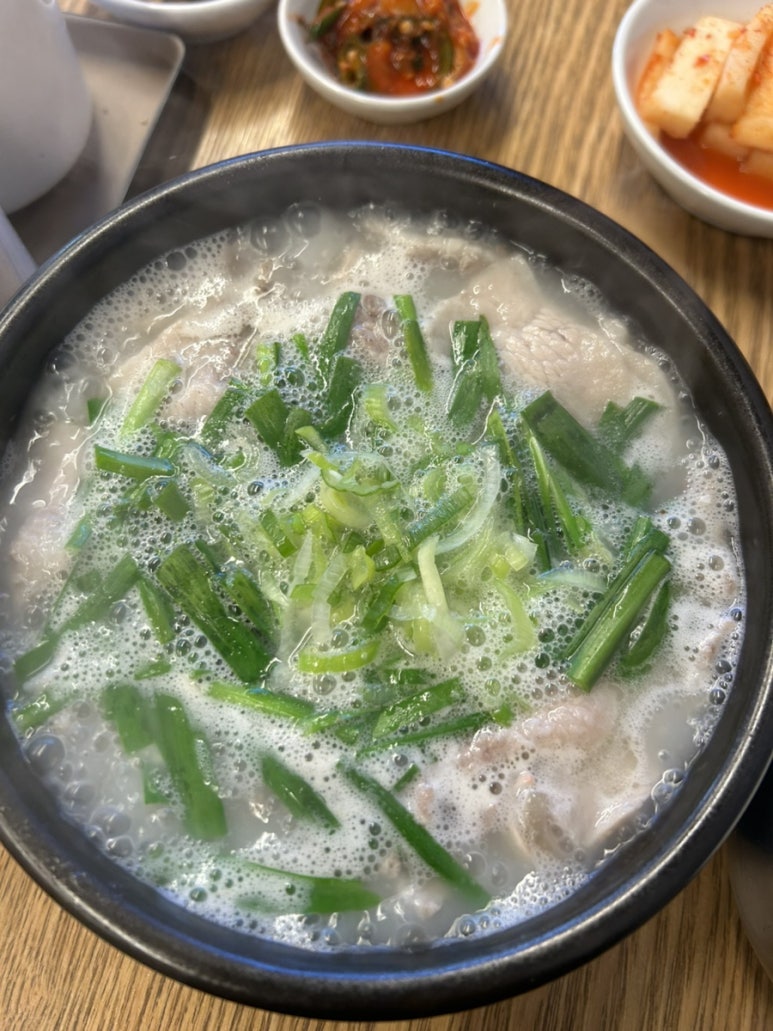 하우스 메이트 형님이란 국밥을 먹으러 왔어요