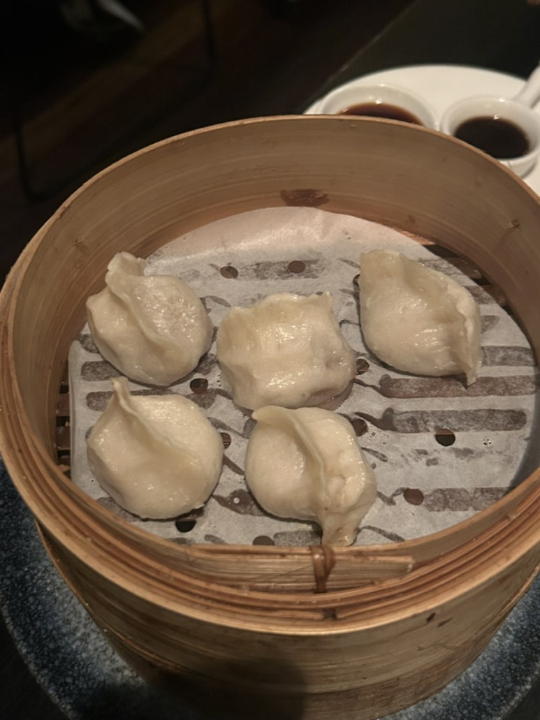 영화를 보고 친구랑 중식을 먹으러 왔어요
