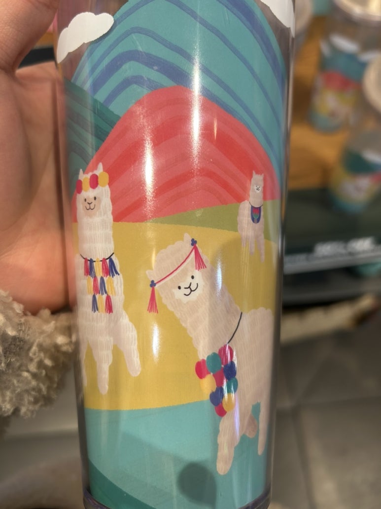 짠 스타벅스에 잠시 들렸는데 텀블러를 팔더라고요