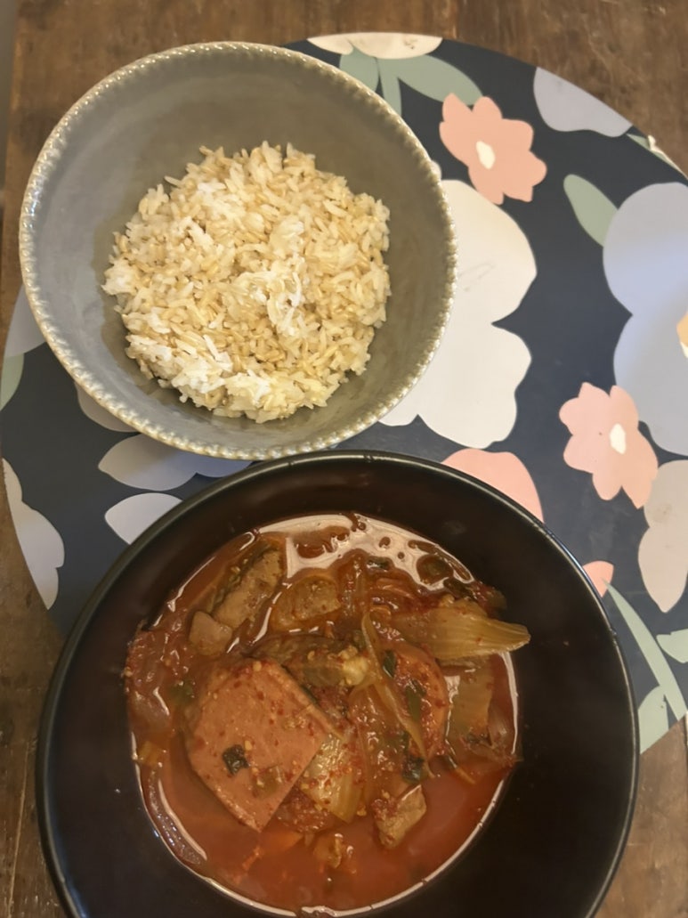김치찌개로 한국인의 맛도 한번 보고