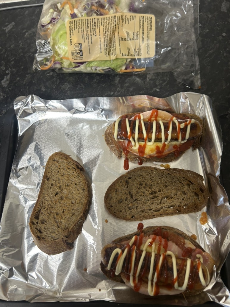 아침+점심으로 베이컨 소시지 조합을 만들어봤어요