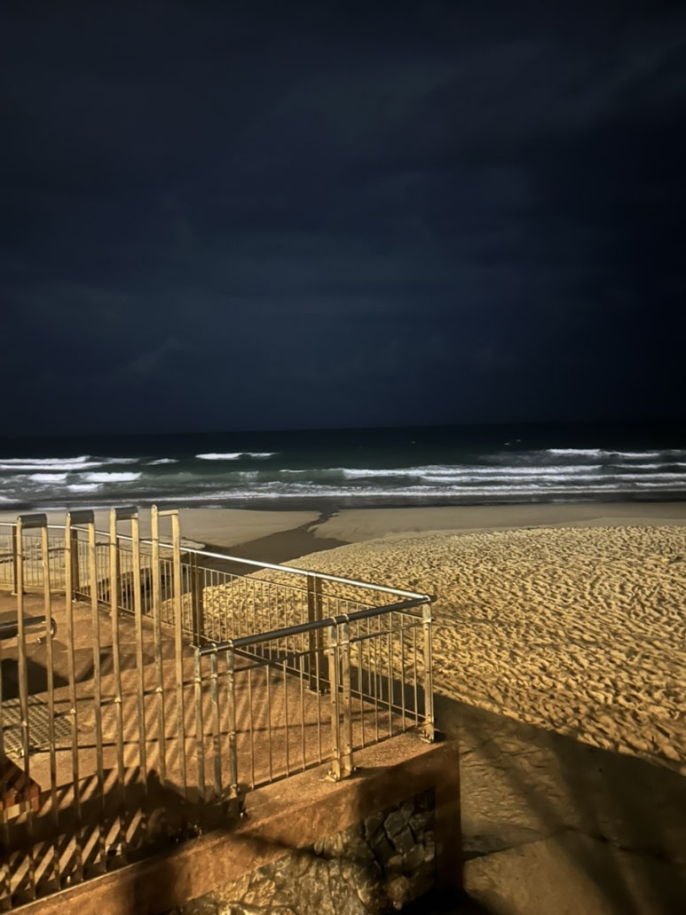 어제 배달 끝나고 집 가기 전에 바다에 들렀어요