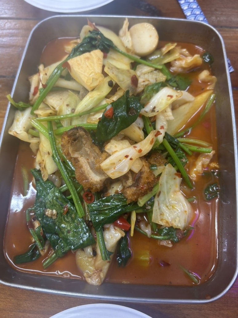 그리고 선샤인 마트에 마라탕을 판다고 해서 왔는데 마라탕 재료 선택 불가, 뭐 들어있는지 알지도 못하고 그냥 주는 데로 먹어야 해요