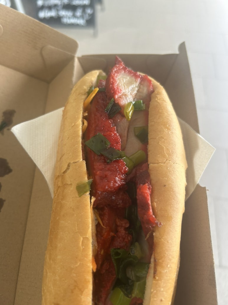 일하다가 중간에 사 먹은 반미 맛있었어요