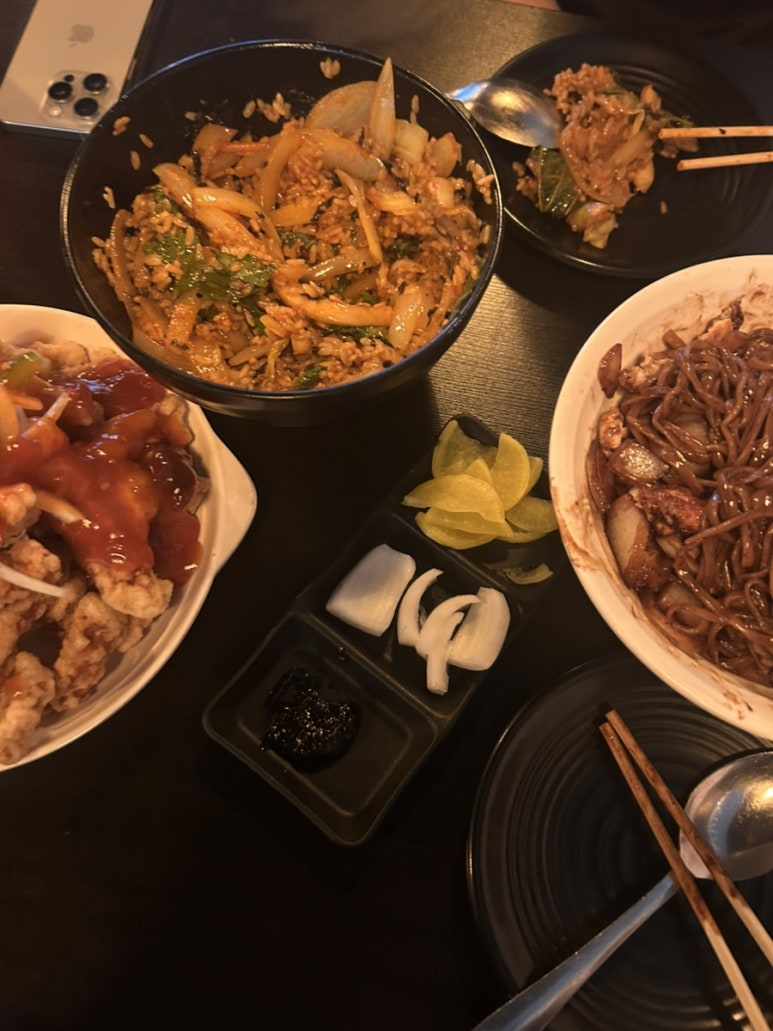 저녁에 도착한 동기형을 공항에서 픽업 후 브리즈번 시티로 왔어요