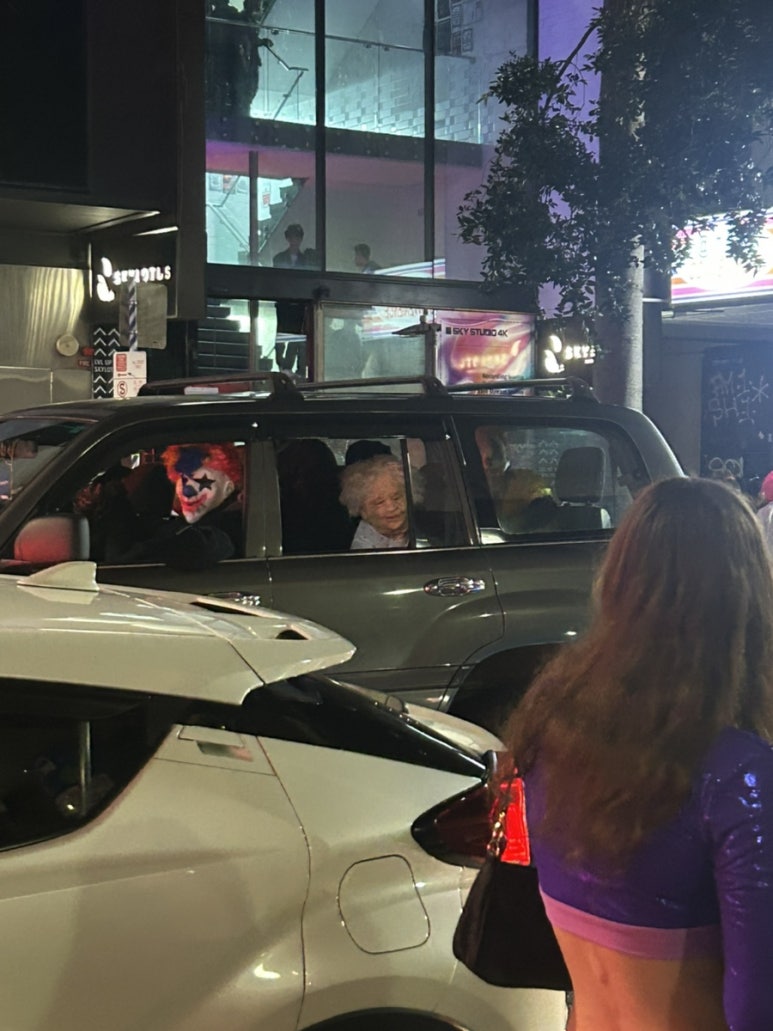 그리고 다시 진짜 클럽 대기 줄을 섰어요