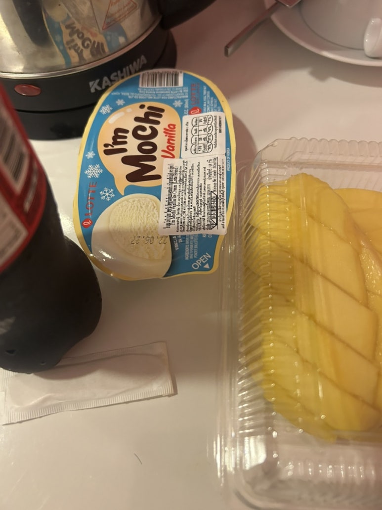 간단하게 간식으로 망고도 먹었어요